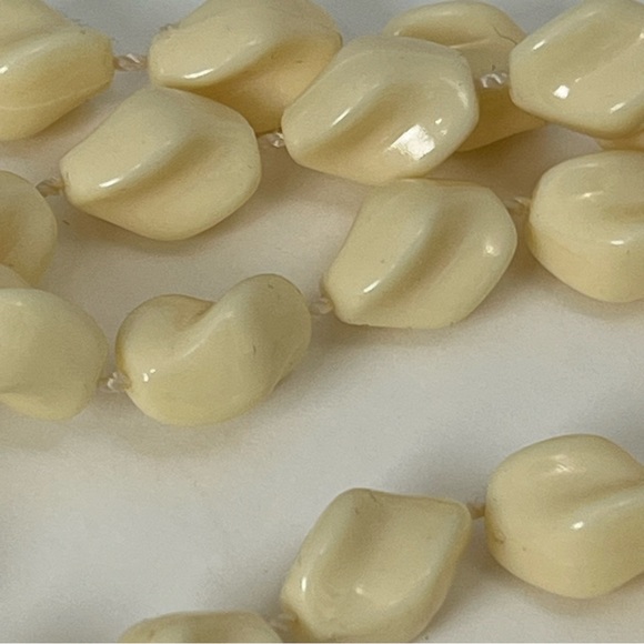 VTG Sara Coventry Off White Lucite Beaded Necklace 1970s - Picture 5 of 6